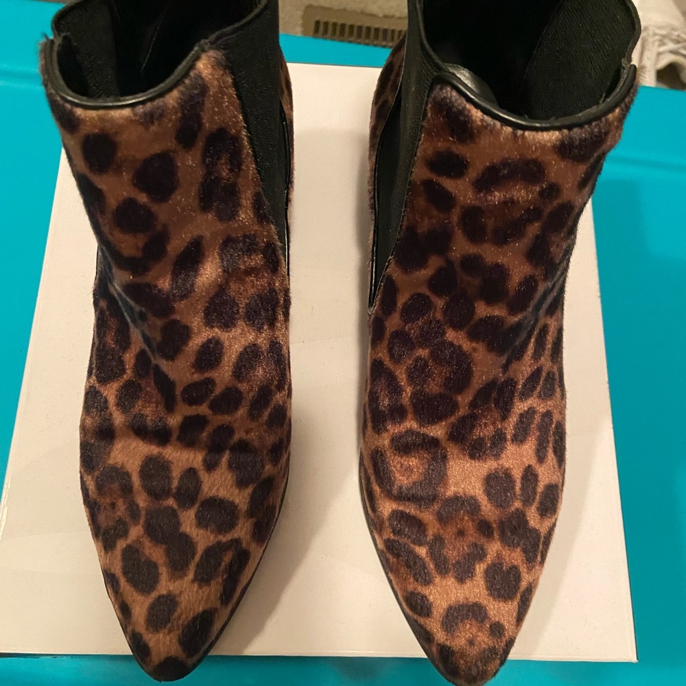 Ladies Nine West animal print bootie